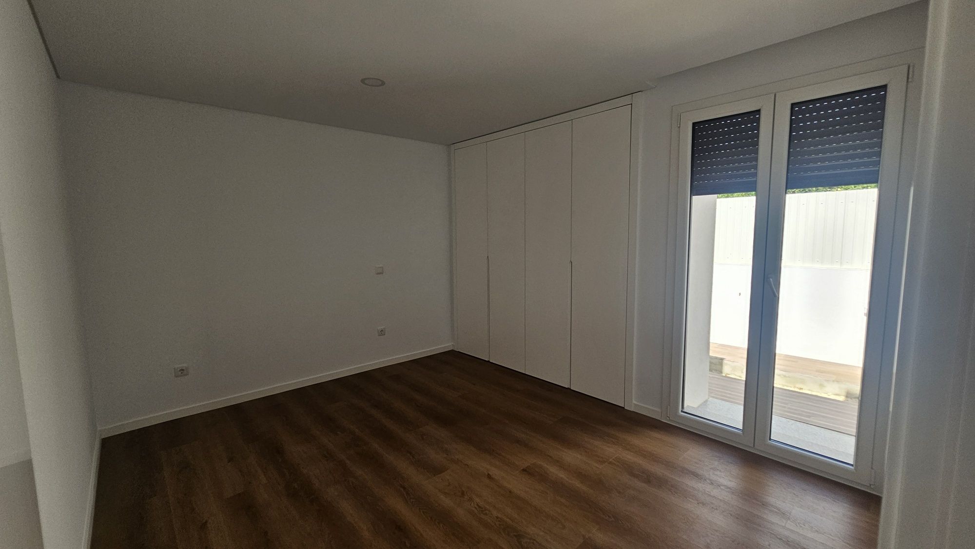 Moradia T4 nova térrea isolada Azeitão