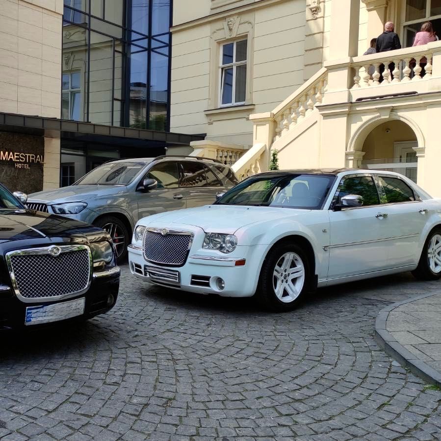 Оренда авто на весілля Chrysler 300c, весільний кортеж, перевезення