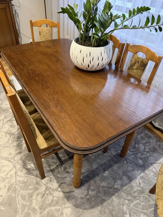 Stoł derwniany- mahoń (ciemy brąz)