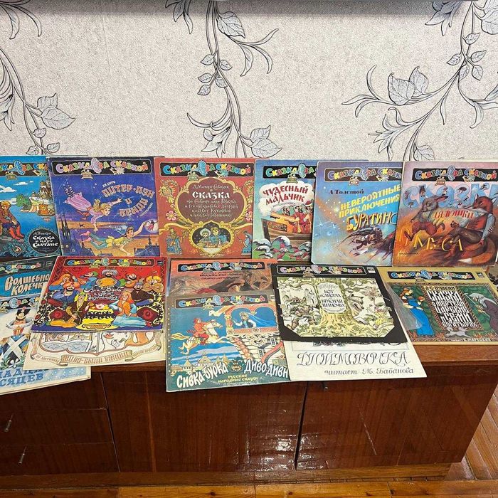 Платівки: класика, рок, поп, казки, іноземні. Всі з 70-80-х. Запитуй