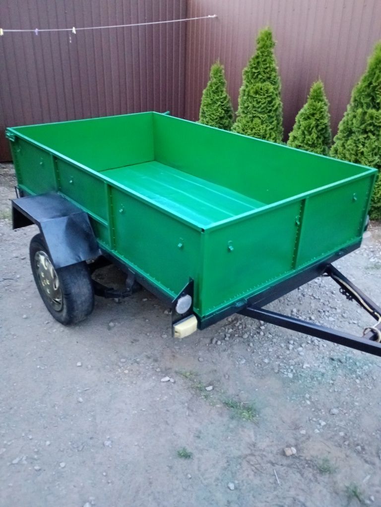 Легковий авто причеп .