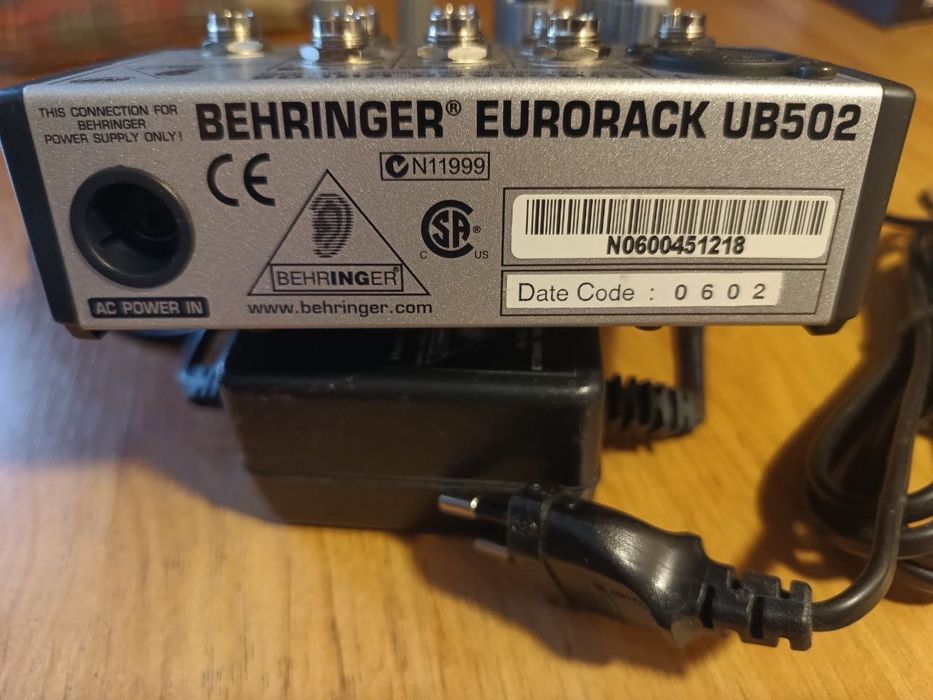 Мікшерний пульт Behringer Eurorack UB502