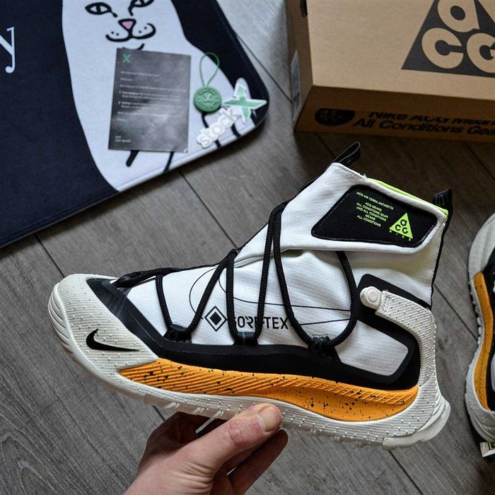 Женские зимние кроссовки Nike ACG Air Terra Antarktik Gore-Tex 'Gold'