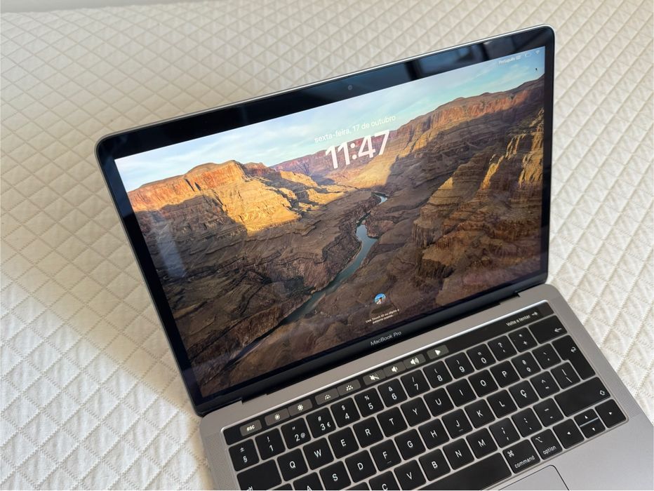 Macbook Pro - Intel i5 | 8GB Ram | 256 GB SSD