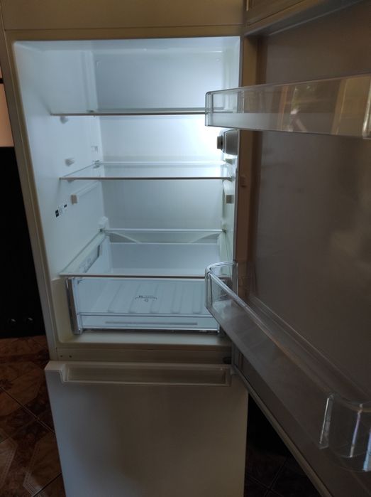 Lodowka  Indesit z dwu szufladową zamrazarkąa