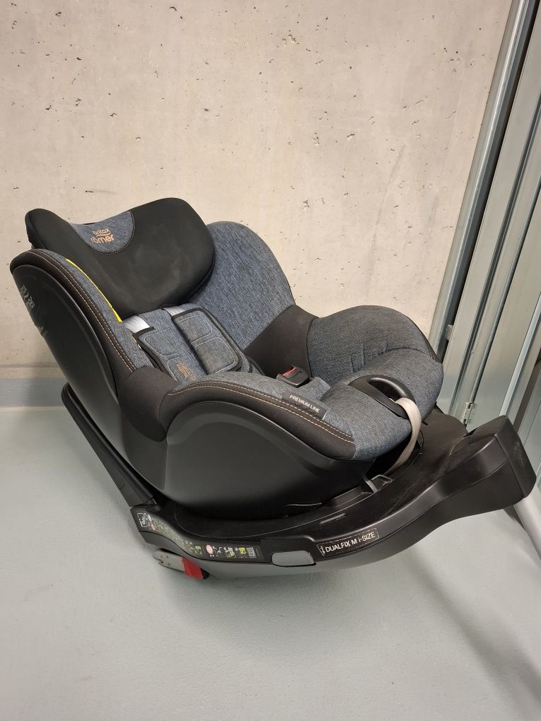 Fotelik Britax Römer Dualfix M
i-Size