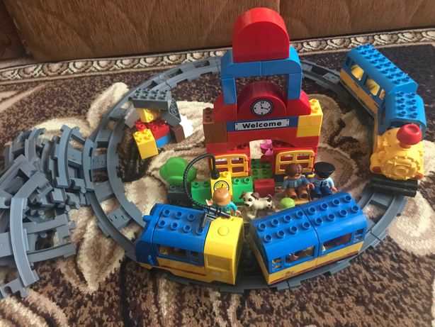 Поезд 2 набора и вокзал совместимы с Lego Duplo