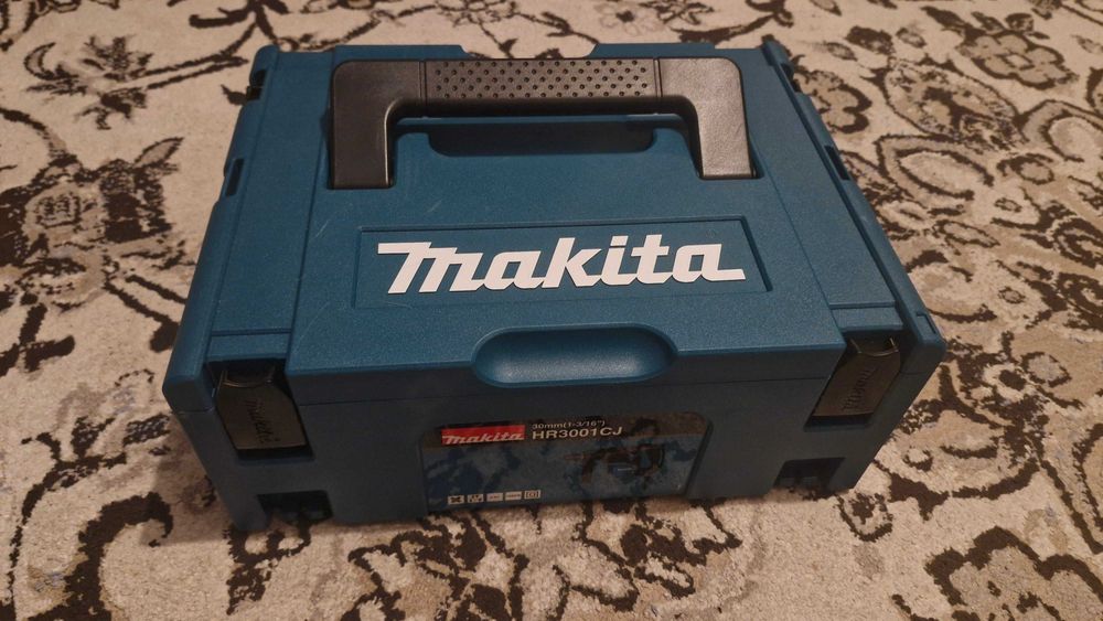 Młot Makita hr3001cj