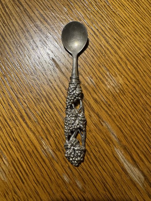 Ozdobna, mała łyżeczka - motyw winogrono