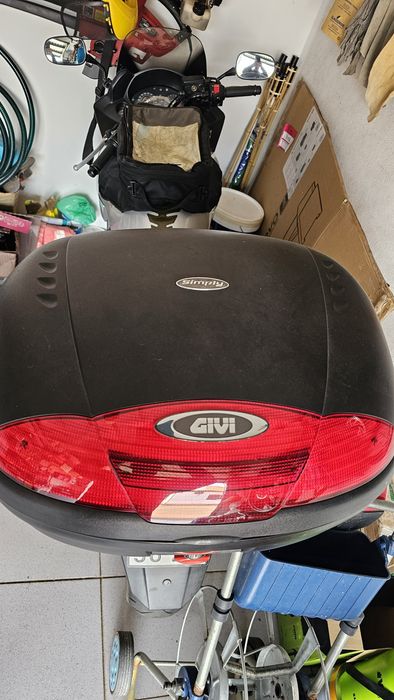 Honda CBF 600 SA com malas laterais e top case Givi