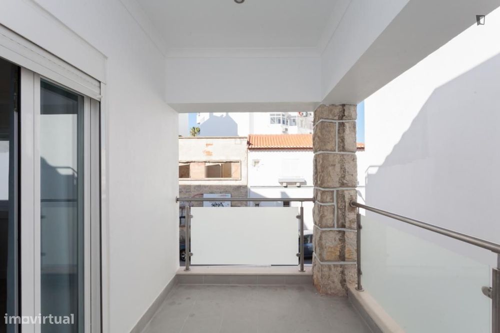 Quarto - localizado em Costa da Caparica Lisbon