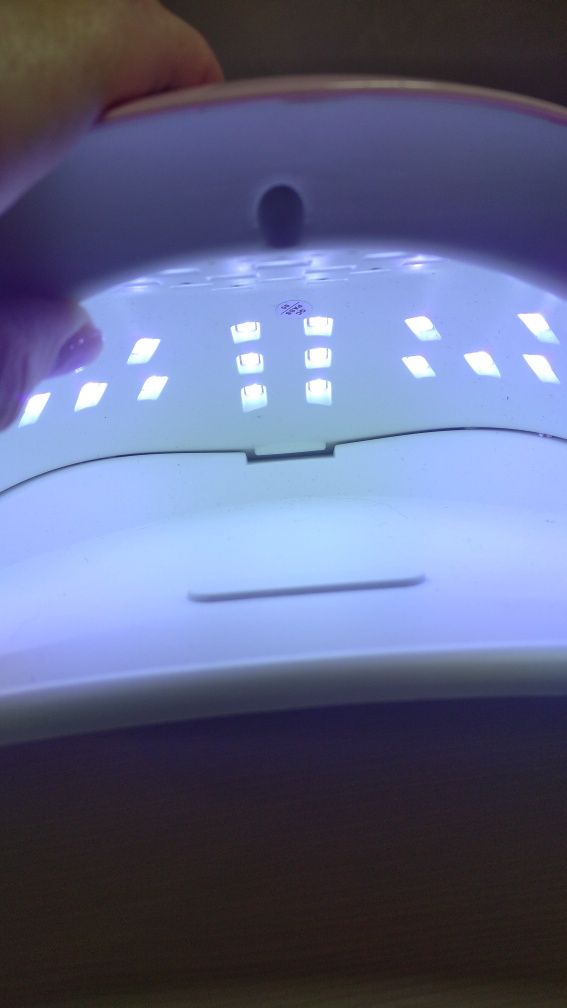Лампа для нігтів UV/LED.