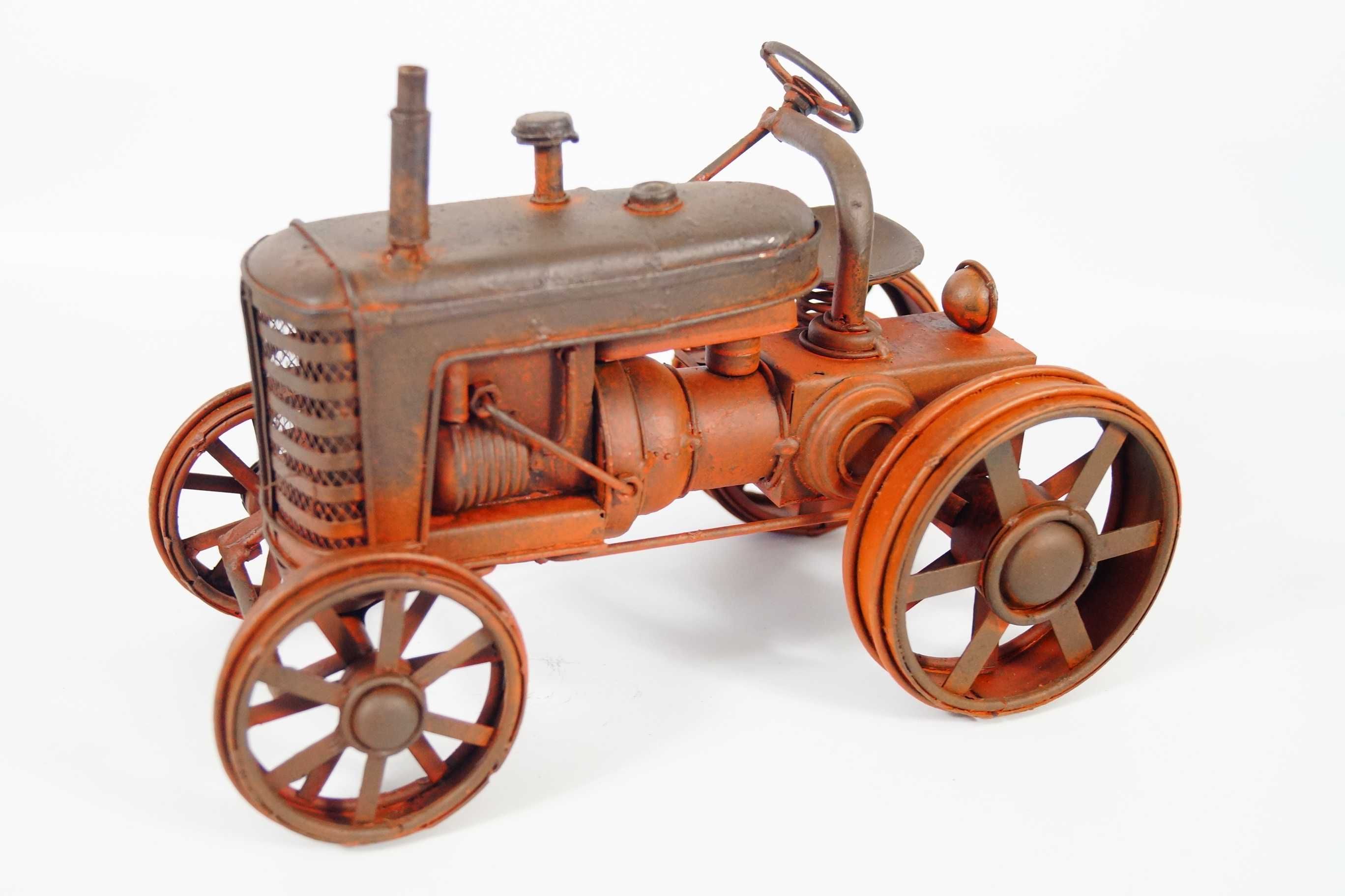 Metalowy pojazd traktor - rekwizyt stary model