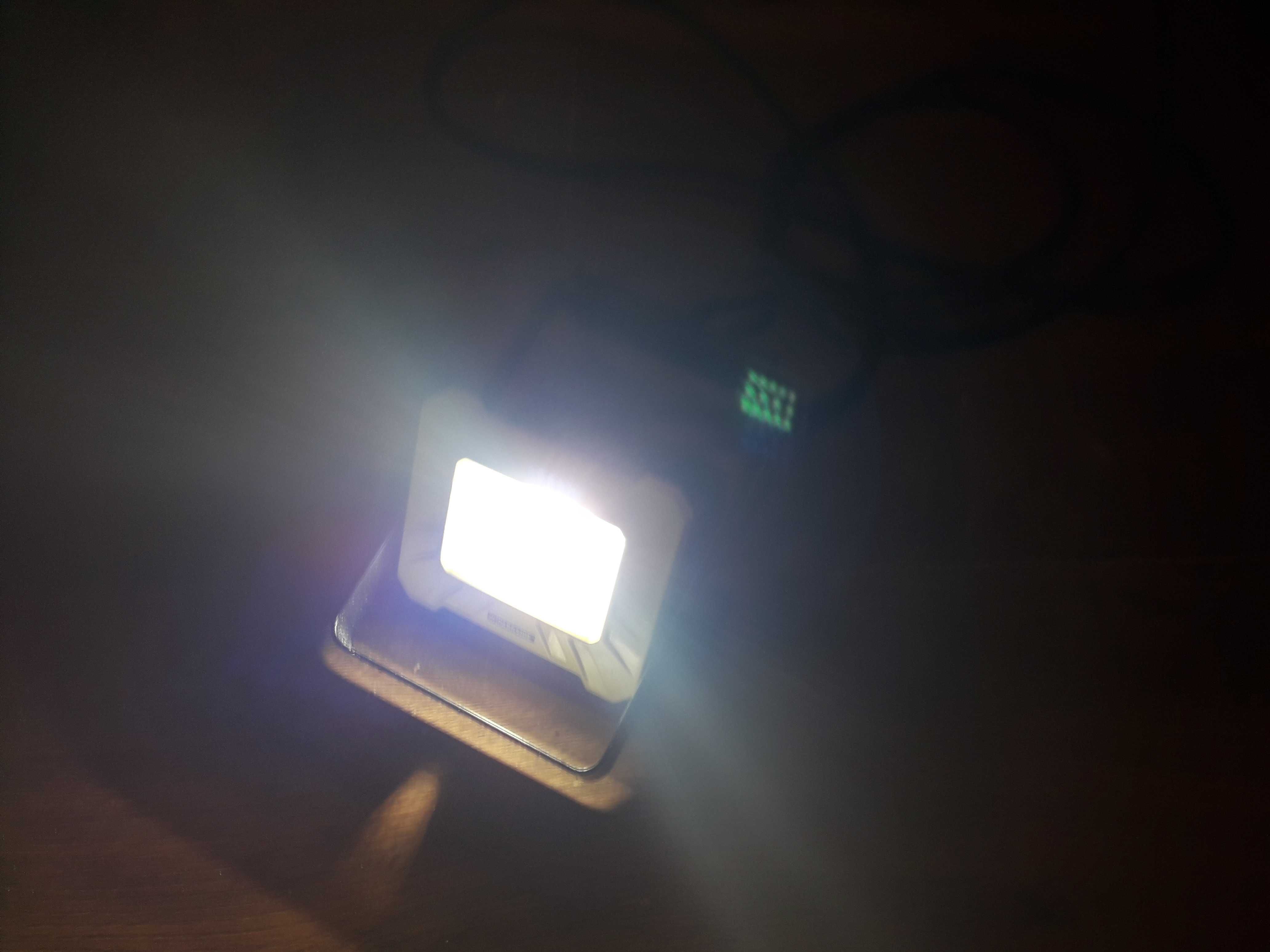 Lampa    budowlana garażowa warsztatowa