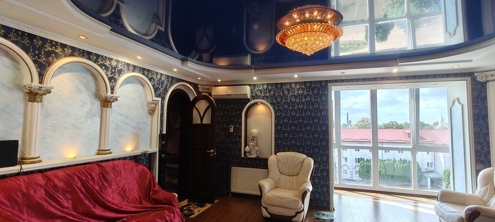 Продаж 3-х кімнатна квартира в центрі міста