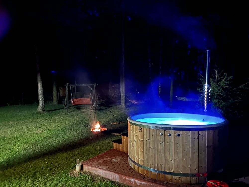 Domek z balią jacuzzi nad jeziorem wolne terminy