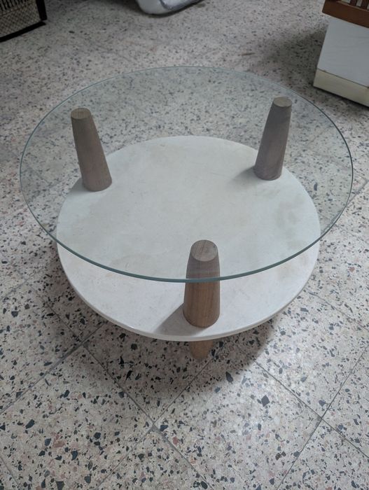 Mesa circular com tampo de vidro