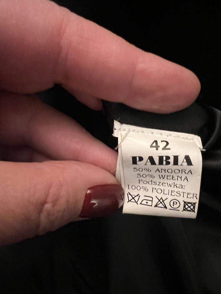 Damski czarny płaszcz Pabia rozm 42