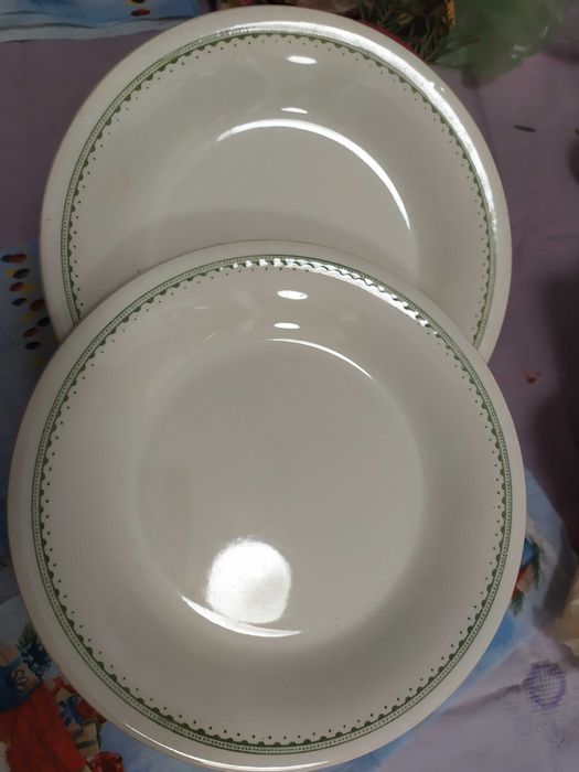 Тарелки фаянсові 11шт в гарному стані