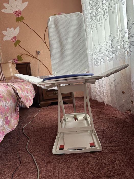 Електричний стілець для ванни та душу