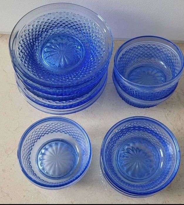 6 taças azuis de bicos para sobremesa com pratinho da Vista Alegre