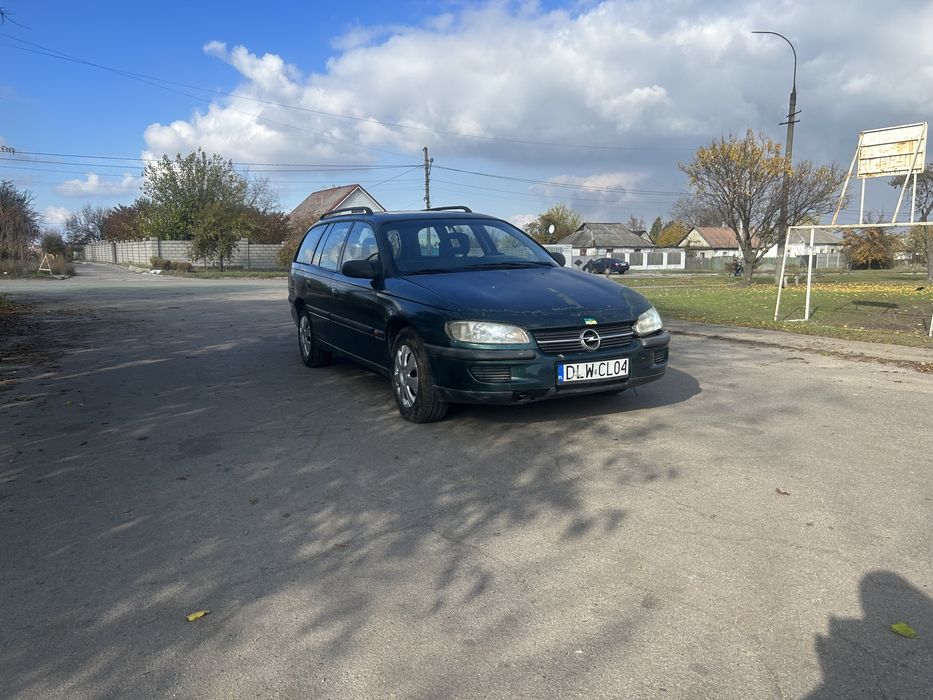 Опель Омега Б на полном ходу