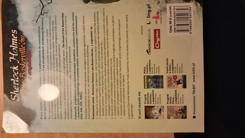 Sherlock Holmes i pies Baskerville'ów z angielskim jak nowa