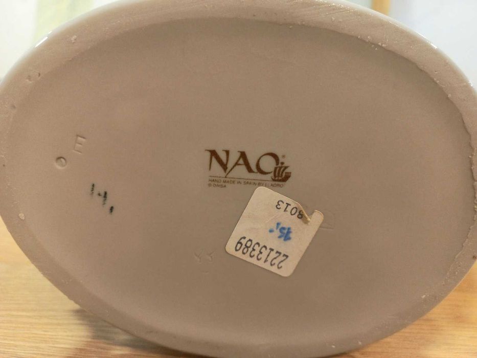 Две фарфоровые статуэтки от NAO Lladro, высота 30 см.