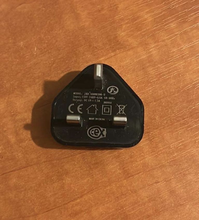 Wtyczka kostka adapter do kontaktu angielskiego USB czarny