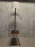 Lampa z gazetnikiem PRL