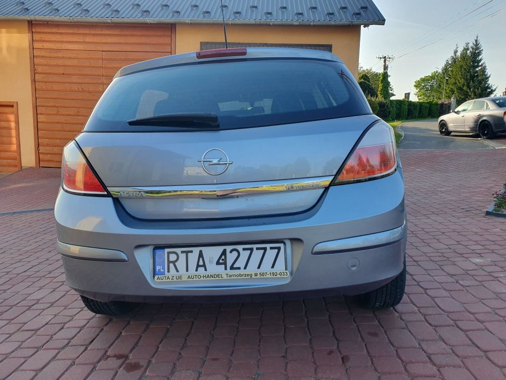 Opel Astra 1.6 hatchback