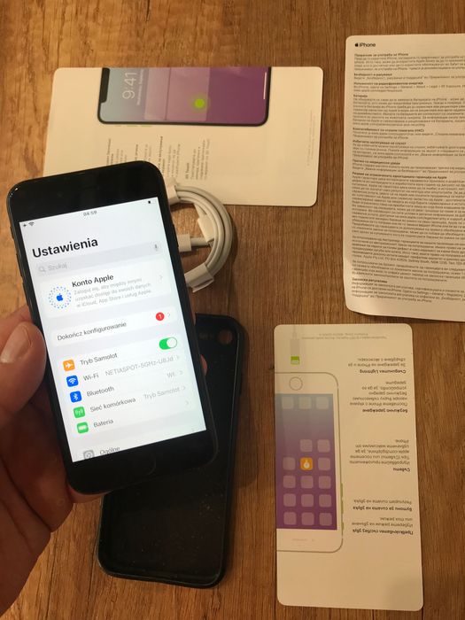 iPhone stan se 2020 - dobry stan 64Gb ładowarka etui