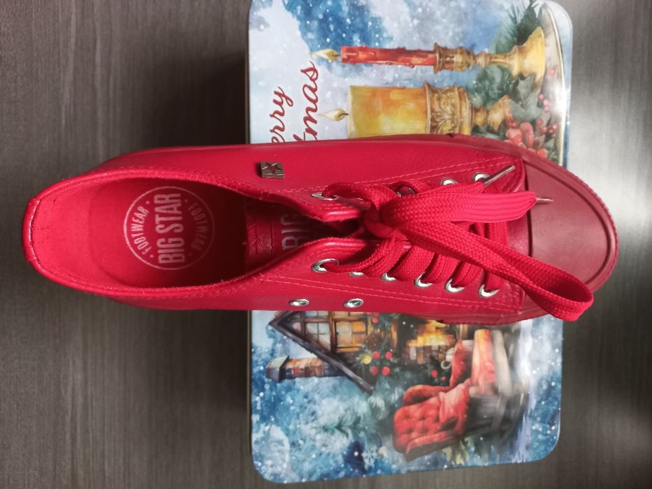 Кеди,мокасини,туфлі