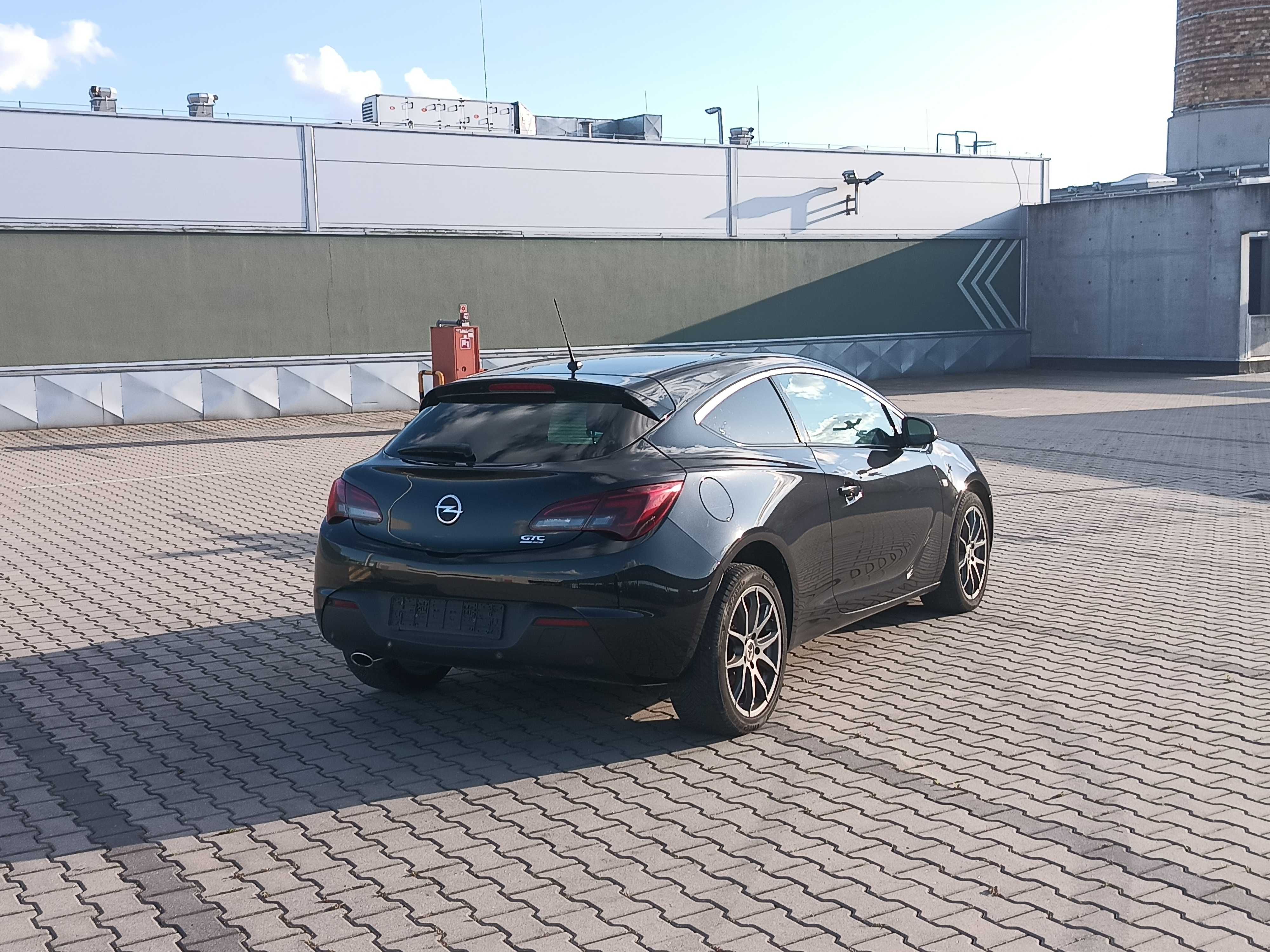 Opel Astra j gtc czarna  1.4 turbo Xenon gotowa do drogi scirocco a3
