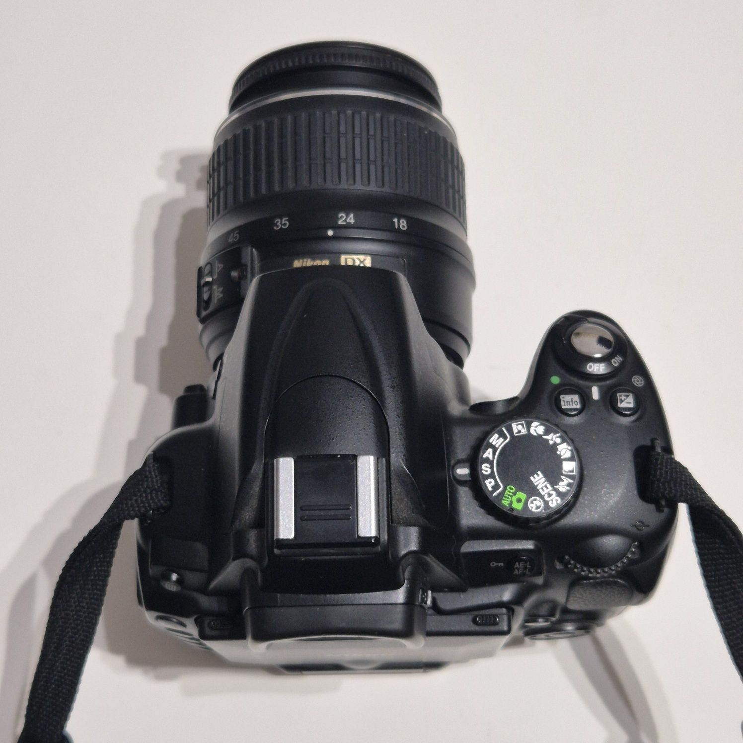 Nikon D5000 + Nikon 18-55mm GII