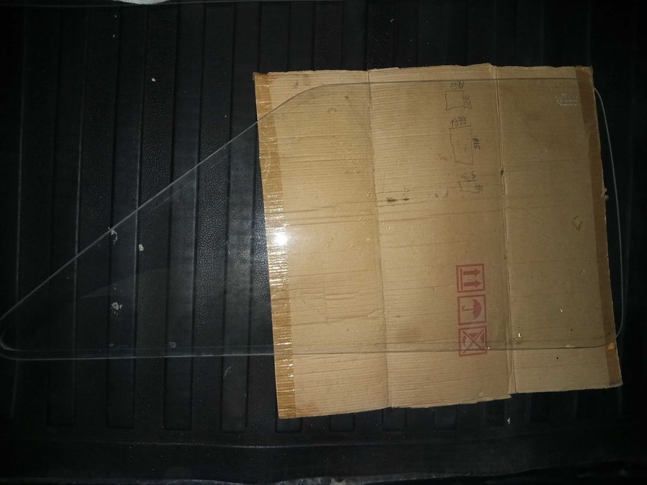 Продам стёкла Глухие боковые Бора ЗАЗ Таврия