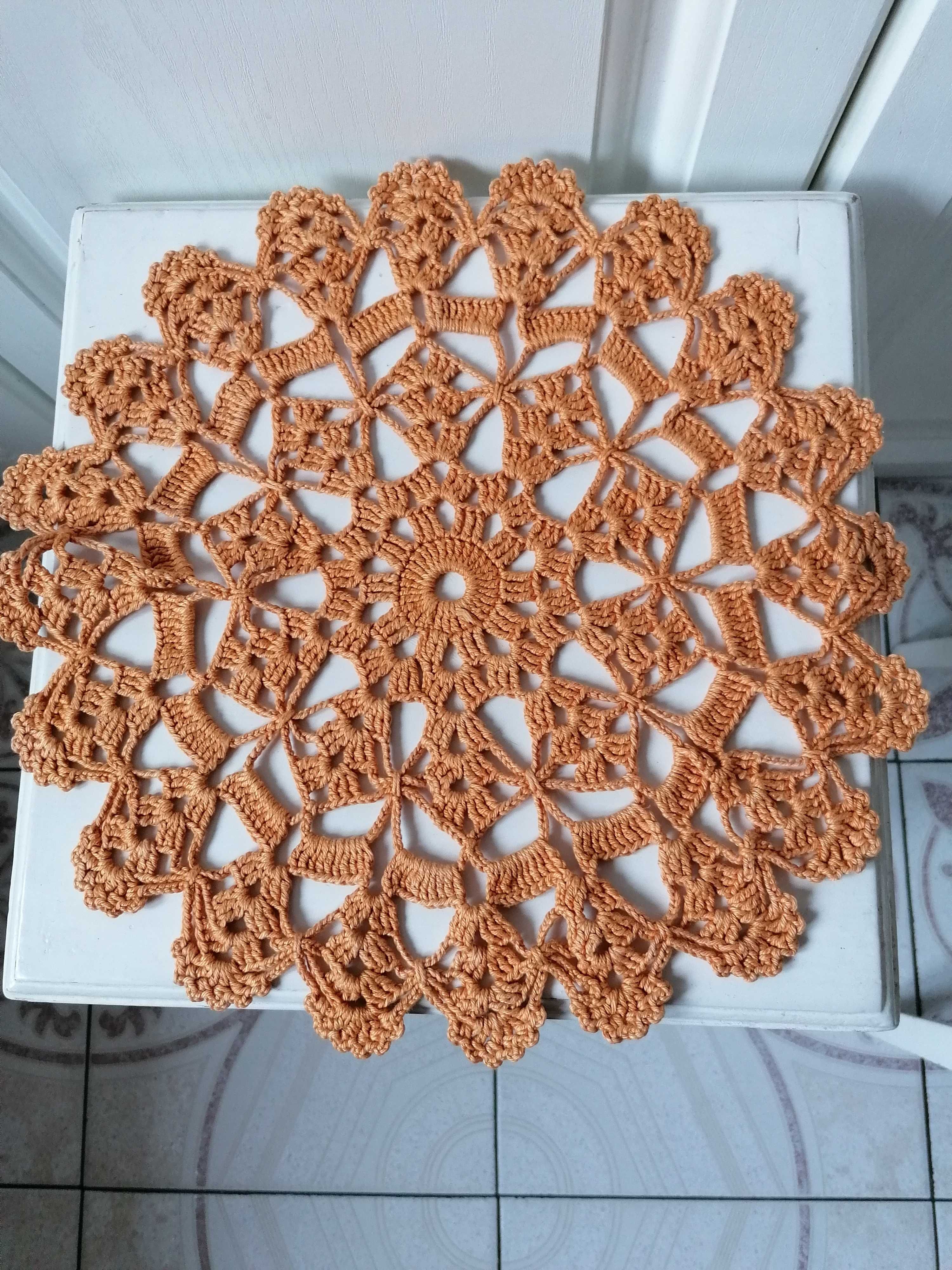 Serwetka szydełkowa -średn. 33 cm - rękodzieło ludowe