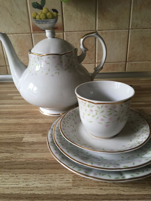 Serwis kawowy komplet 12 osób prezent porcela Chodzież wzór kwiaty