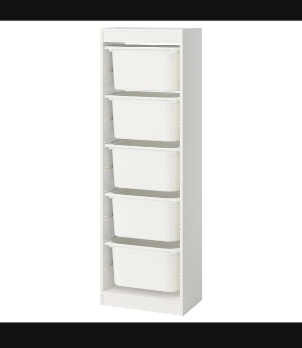 Regały trofast Ikea z pojemnikami.