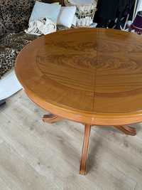 Piękny stół z drewna