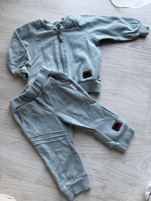 Niebieski komplet dresowy 74 cm