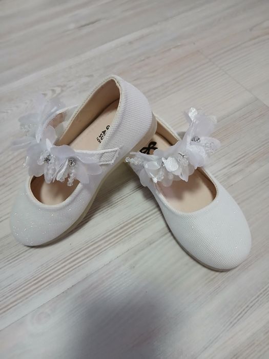 Продам дитячі нарядні туфельки.Нові.