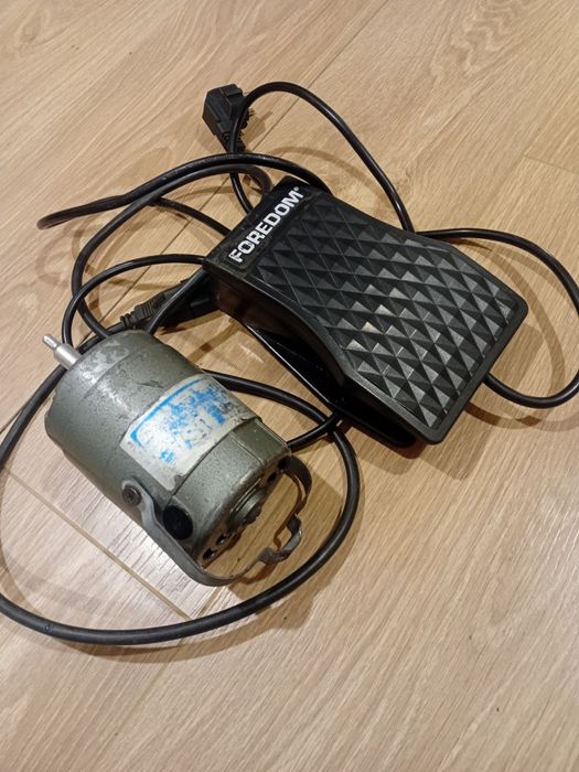 Електродвигун з реостатом.