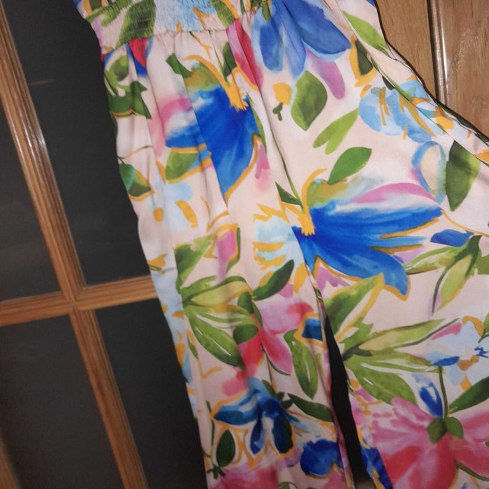 Urgente p despachar baixo preço Macacao de verão florido Naf Naf s/uso