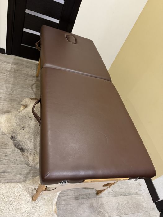 Складний масажний стіл коричневий в ідеалі