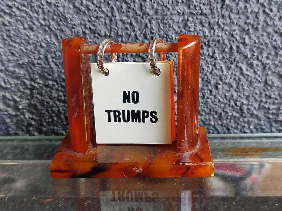 zabytkowy wskaźnik Trumpa z połowy XX wieku