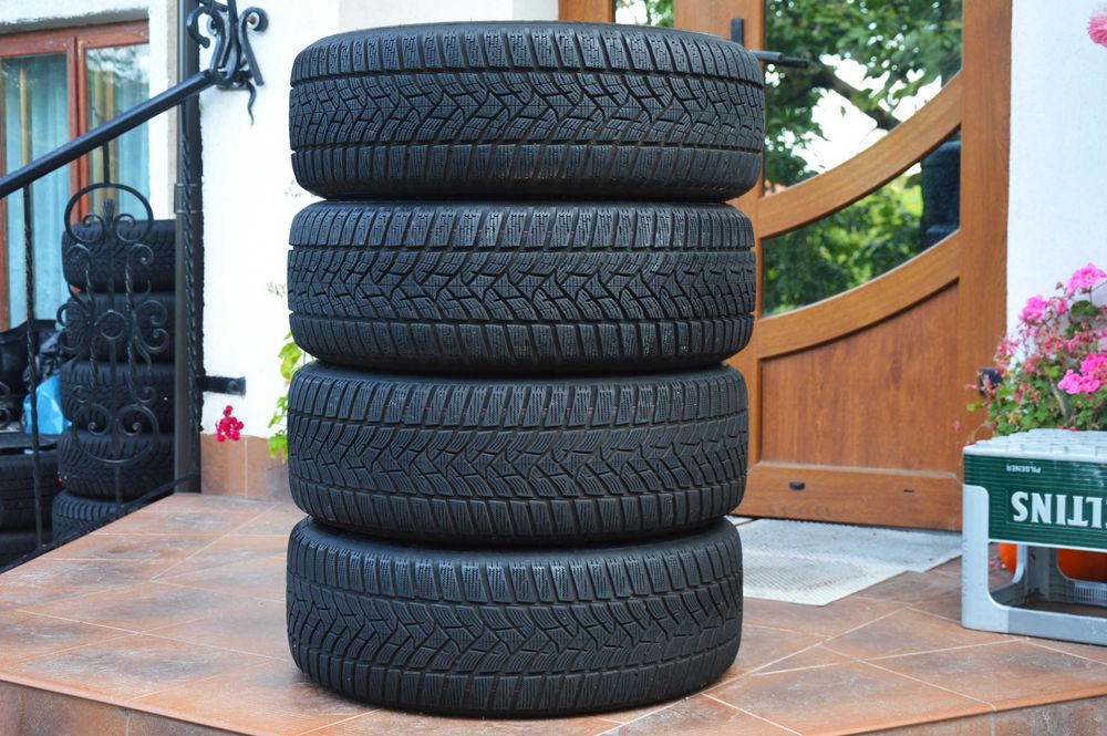 Зимові шини комплект DUNLOP WINTER SPORT 5 215/55 R17 98V