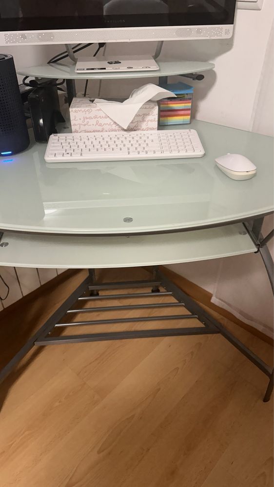 Vendo secretaria de canto em vidro