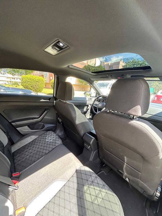 VW Taigo TOP, como novo, com tecto de abrir e muitos diferenciais.