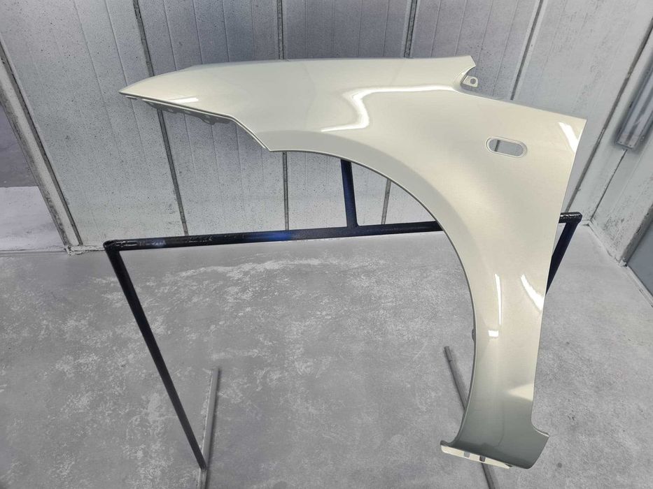 Błotnik FORD FOCUS C-MAX 03-07r koD P8 szampański